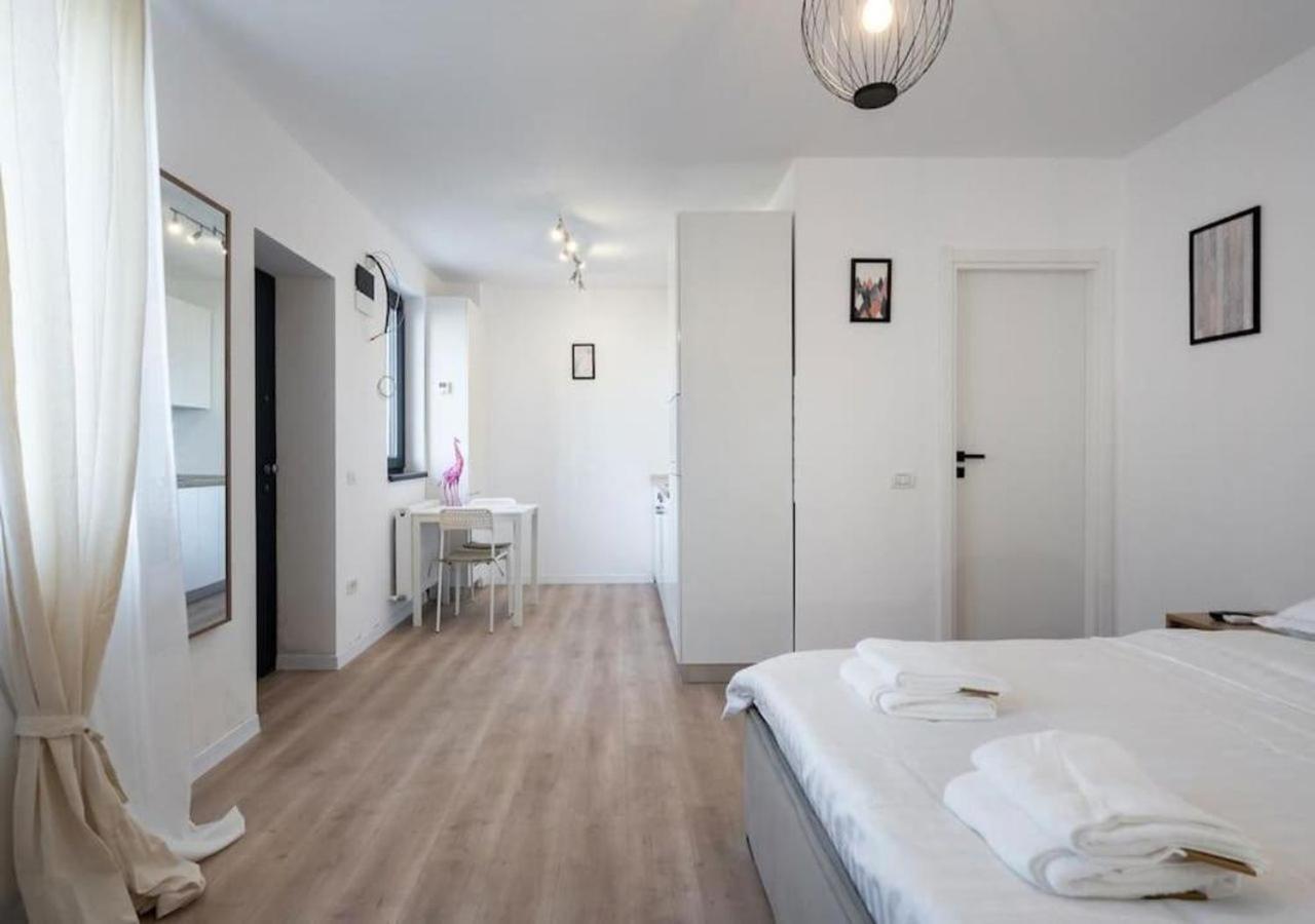 Flight One - Modern Studio Near Therme & Airport Otopeni Esterno foto