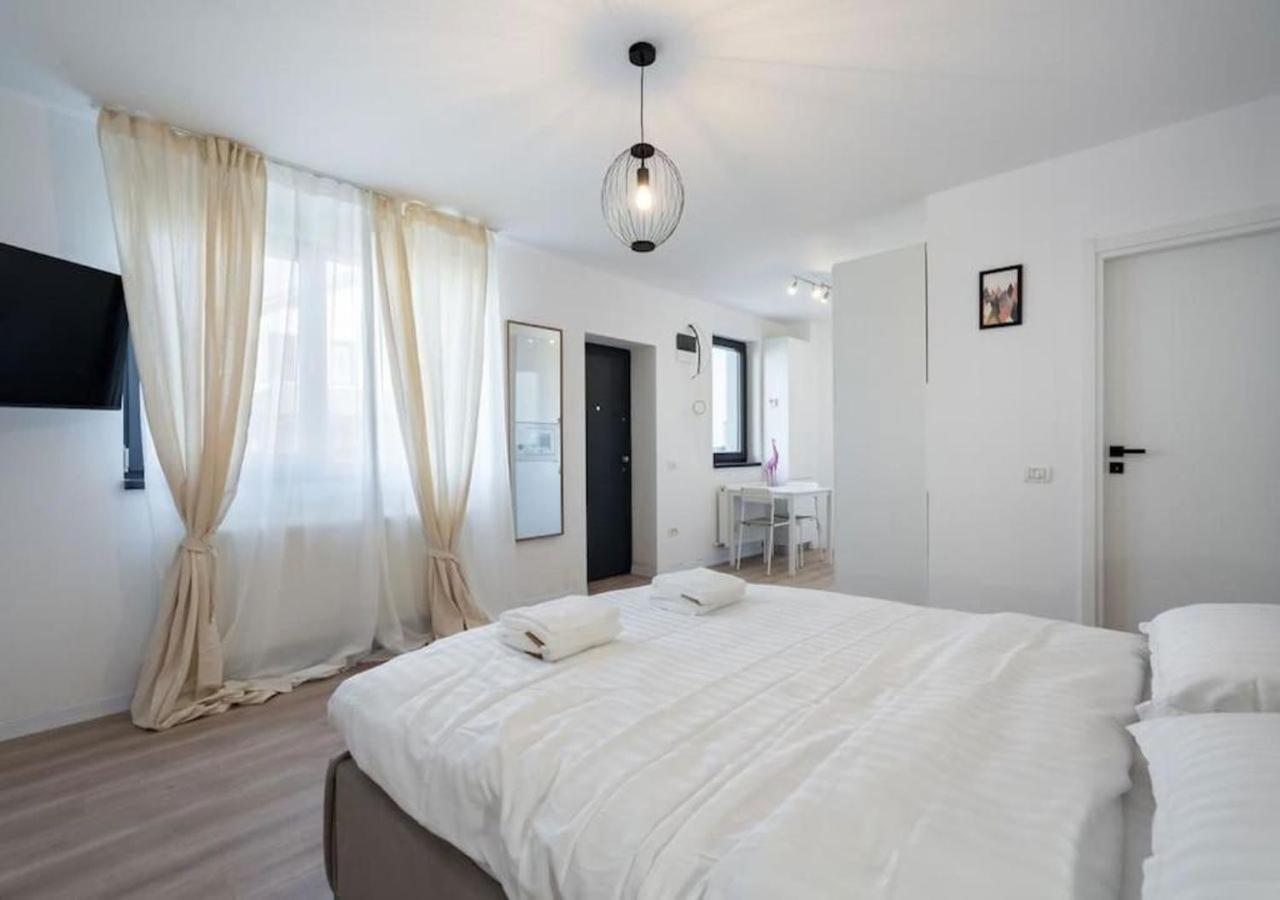 Flight One - Modern Studio Near Therme & Airport Otopeni Esterno foto