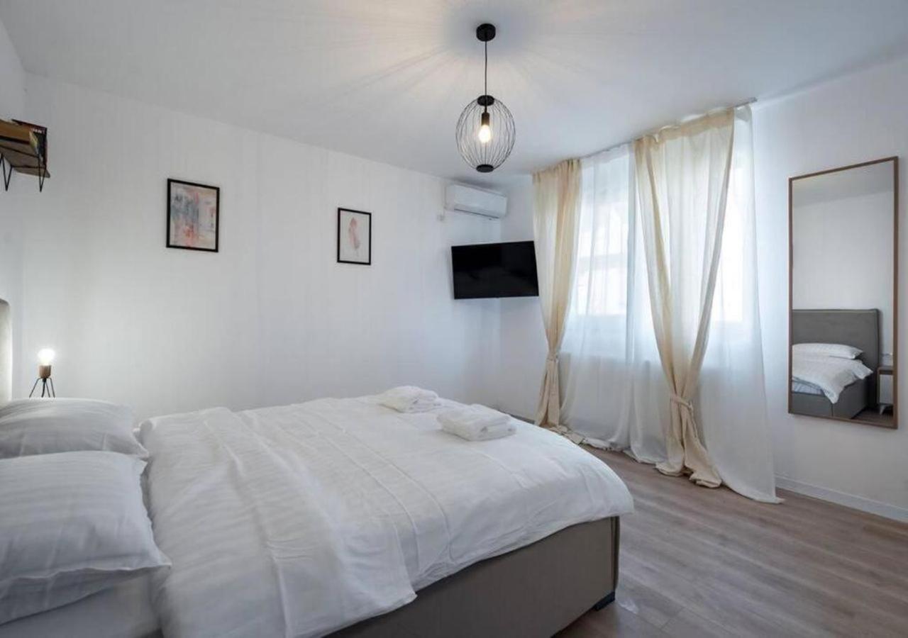 Flight One - Modern Studio Near Therme & Airport Otopeni Esterno foto