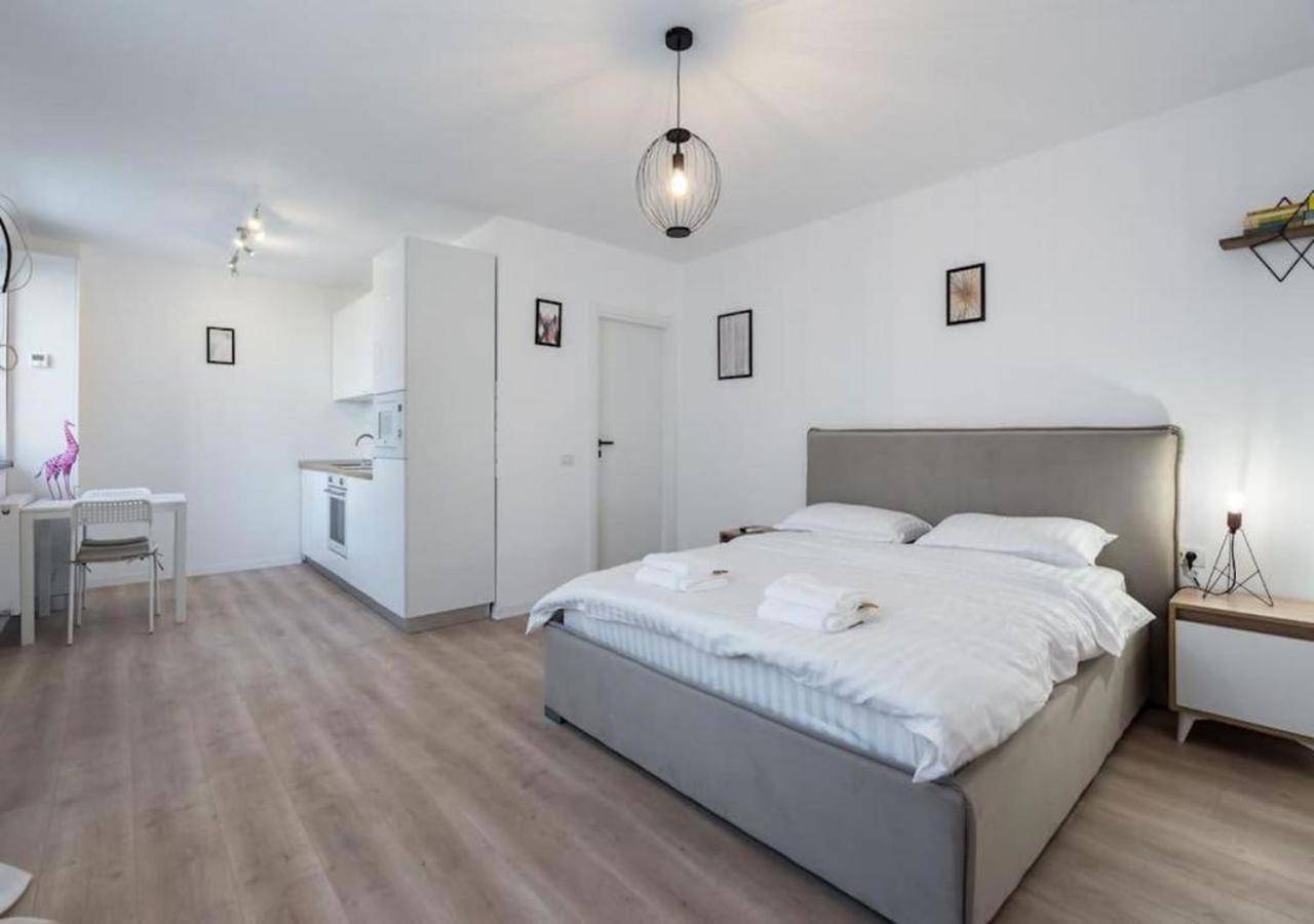 Flight One - Modern Studio Near Therme & Airport Otopeni Esterno foto