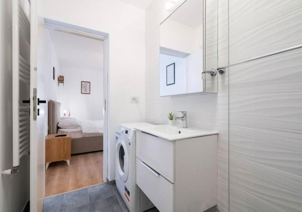 Flight One - Modern Studio Near Therme & Airport Otopeni Esterno foto